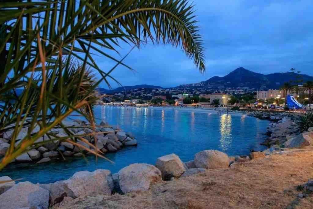 LʼÎle-Rousse Joli Studio Tout Confort Proche Toutes Commodites Dans Residence Calme מראה חיצוני תמונה